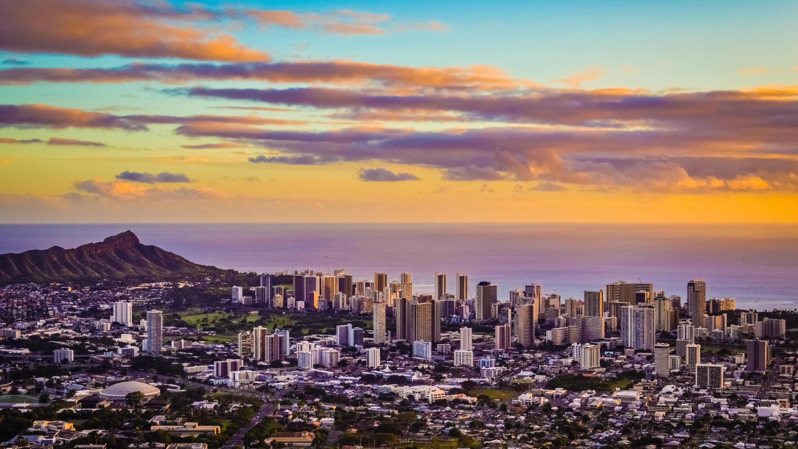 Honolulu and the south shore of Oʻahu from above at golden hour